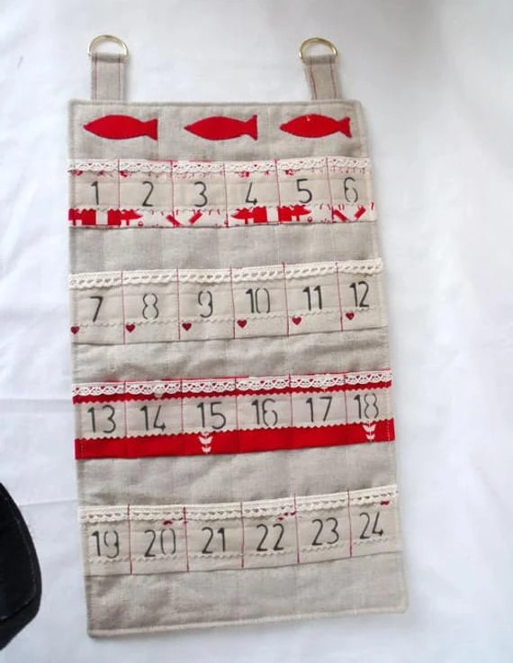 Cat Hanging Christmas Advent Calendar For Storing Small Cat Gifts Or Treats In 1 Cat Hanging Christmas Advent Calendar For Storing Small Cat Gifts Or Treats In