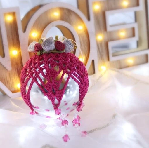 Silver And Dark Pink Crochet Lace Vintage Style Christmas Bauble, Z3