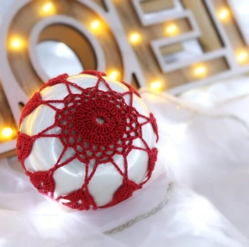 White And Red Vintage Style Christmas Bauble, T4 -Christmas Homeware & Accessories Shop featureditemlargei 139