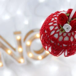 White And Red Vintage Style Christmas Bauble, T4 -Christmas Homeware & Accessories Shop featureditemlargei 140