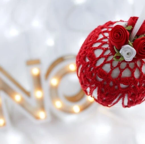 White And Red Vintage Style Christmas Bauble, T4 -Christmas Homeware & Accessories Shop featureditemlargei 140