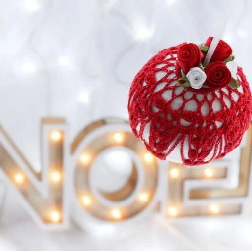 White And Red Vintage Style Christmas Bauble, T4 -Christmas Homeware & Accessories Shop featureditemlargei 141