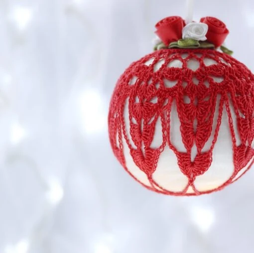 White And Red Vintage Style Christmas Bauble, T4 -Christmas Homeware & Accessories Shop featureditemlargei 142