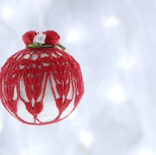 White And Red Vintage Style Christmas Bauble, T4 -Christmas Homeware & Accessories Shop featureditemlargei 143