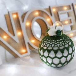 Green Vintage Style Christmas Bauble, S4