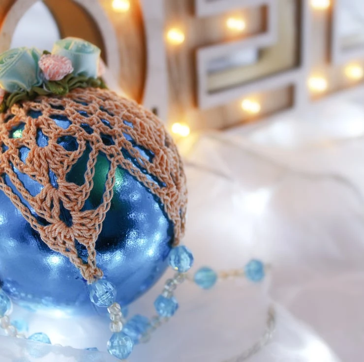 Turquoise And Peach Crochet Lace Vintage Style Christmas Bauble, Y3 3 Turquoise And Peach Crochet Lace Vintage Style Christmas Bauble, Y3 - Image 3