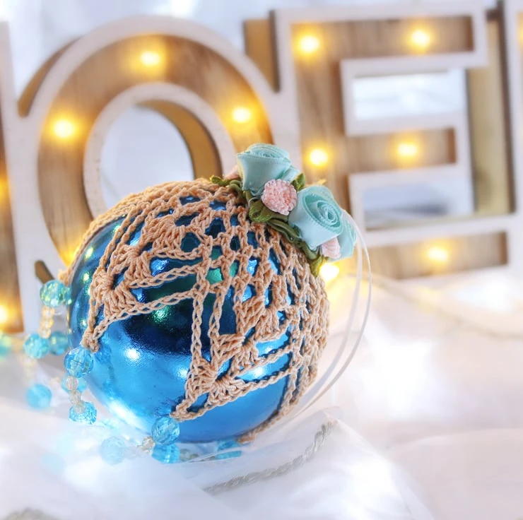 Turquoise And Peach Crochet Lace Vintage Style Christmas Bauble, Y3 4 Turquoise And Peach Crochet Lace Vintage Style Christmas Bauble, Y3 - Image 4
