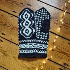 Hand Knit Dark Brown White Wool Mittens Fairisle Winter Nordic Christmas