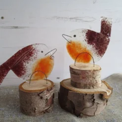 Robin On Log 'Down Tail' Type - Fused Glass Christmas - Windowsill Decoration 7 Robin On Log 'Down Tail' Type - Fused Glass Christmas - Windowsill Decoration -Christmas Homeware & Accessories Shop featureditemlargei 2206