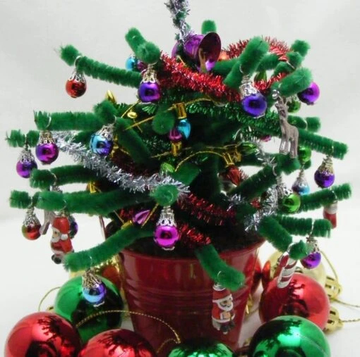 I Work With A Bunch Of C..ts Jumper Sweatshirt Novelty Rude Christmas