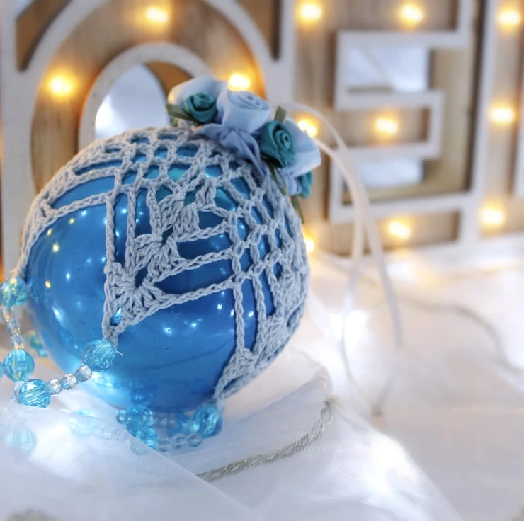 Turquoise And Pale Blue Crochet Lace Vintage Style Christmas Bauble, I3 3 Turquoise And Pale Blue Crochet Lace Vintage Style Christmas Bauble, I3 - Image 3