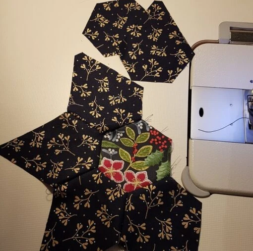 Christmas Table Runner, Navy-burgundy Stars -Christmas Homeware & Accessories Shop featureditemlargei 72