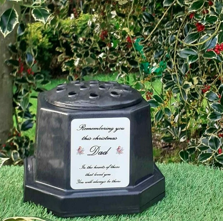 Christmas Grave Plaque Memorial Flower Vase Rose Bowl With Personalised Plate 4 Christmas Grave Plaque Memorial Flower Vase Rose Bowl With Personalised Plate - Image 4