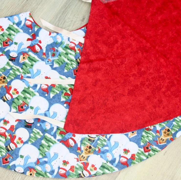 Christmas Tree Skirt With Snowman Patterned Fabric And Ribbon Ties. 2 Christmas Tree Skirt With Snowman Patterned Fabric And Ribbon Ties. - Image 2
