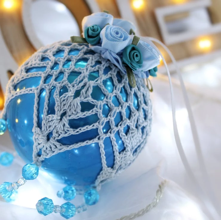 Turquoise And Pale Blue Crochet Lace Vintage Style Christmas Bauble, I3 6 Turquoise And Pale Blue Crochet Lace Vintage Style Christmas Bauble, I3 - Image 6